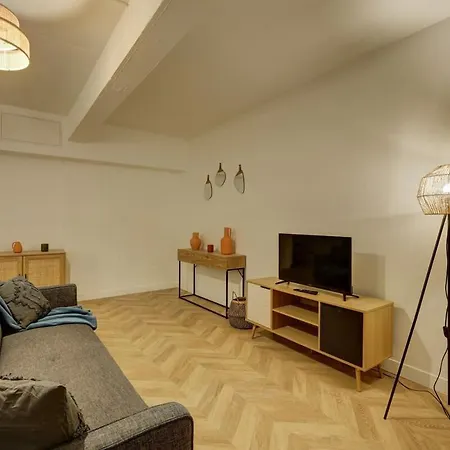 Gare Austerlitz Renovated & Comfortable 8 Guests Daire *